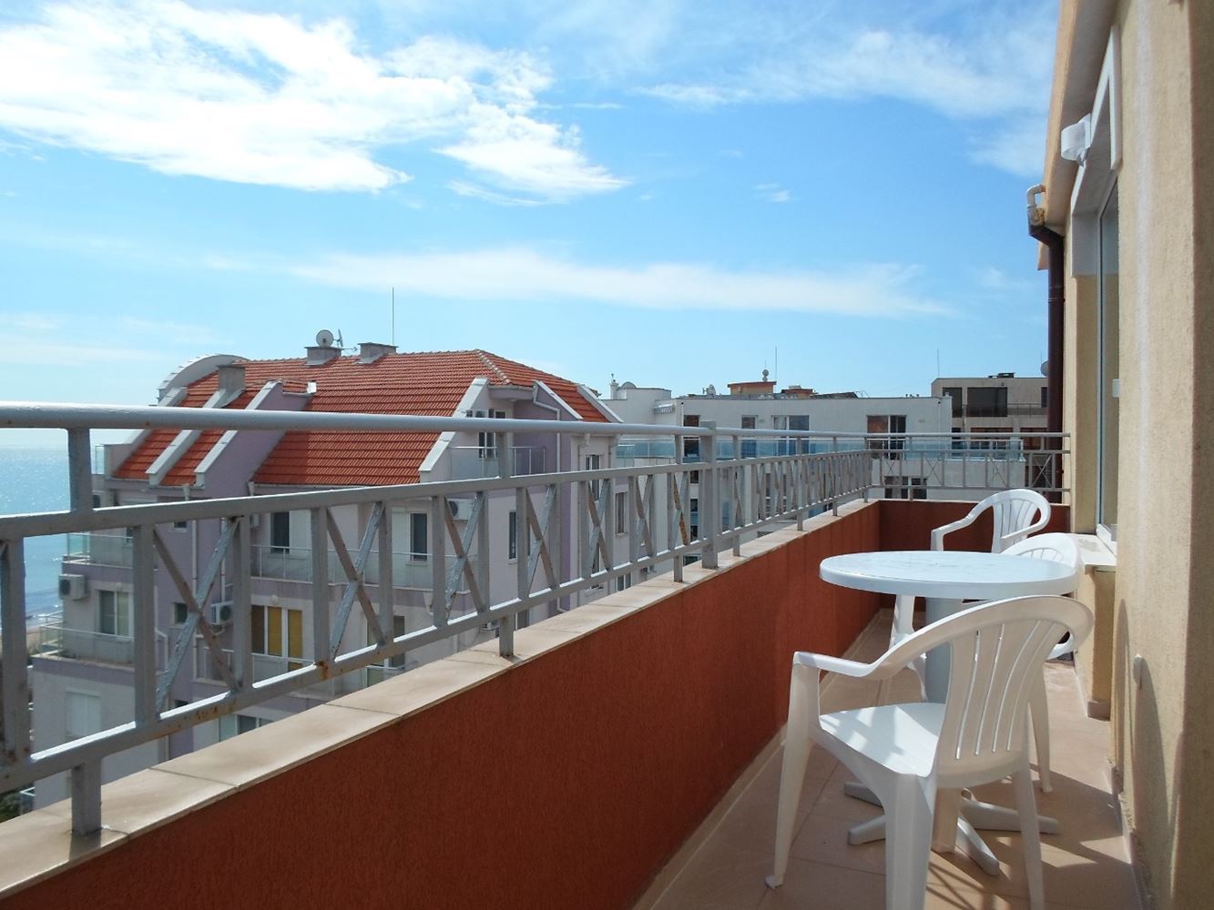Geräumige Drei-Zimmer-Wohnung in Pomorie mit Panoramablick auf das Meer – ein ideales Zuhause am Meer