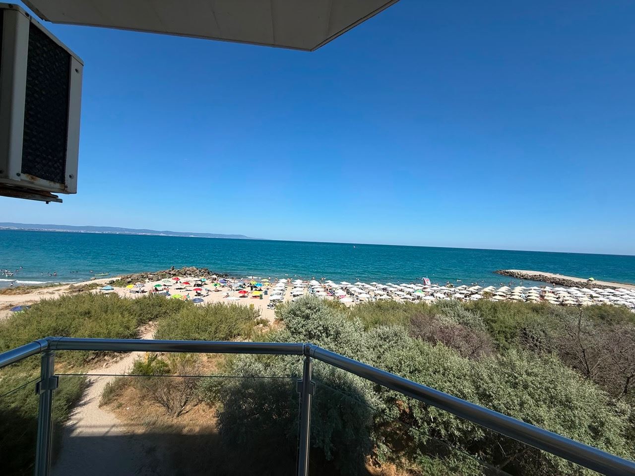Direkter Meerblick – großzügige 2-Zimmer-Wohnung in erster Meereslinie in Pomorie