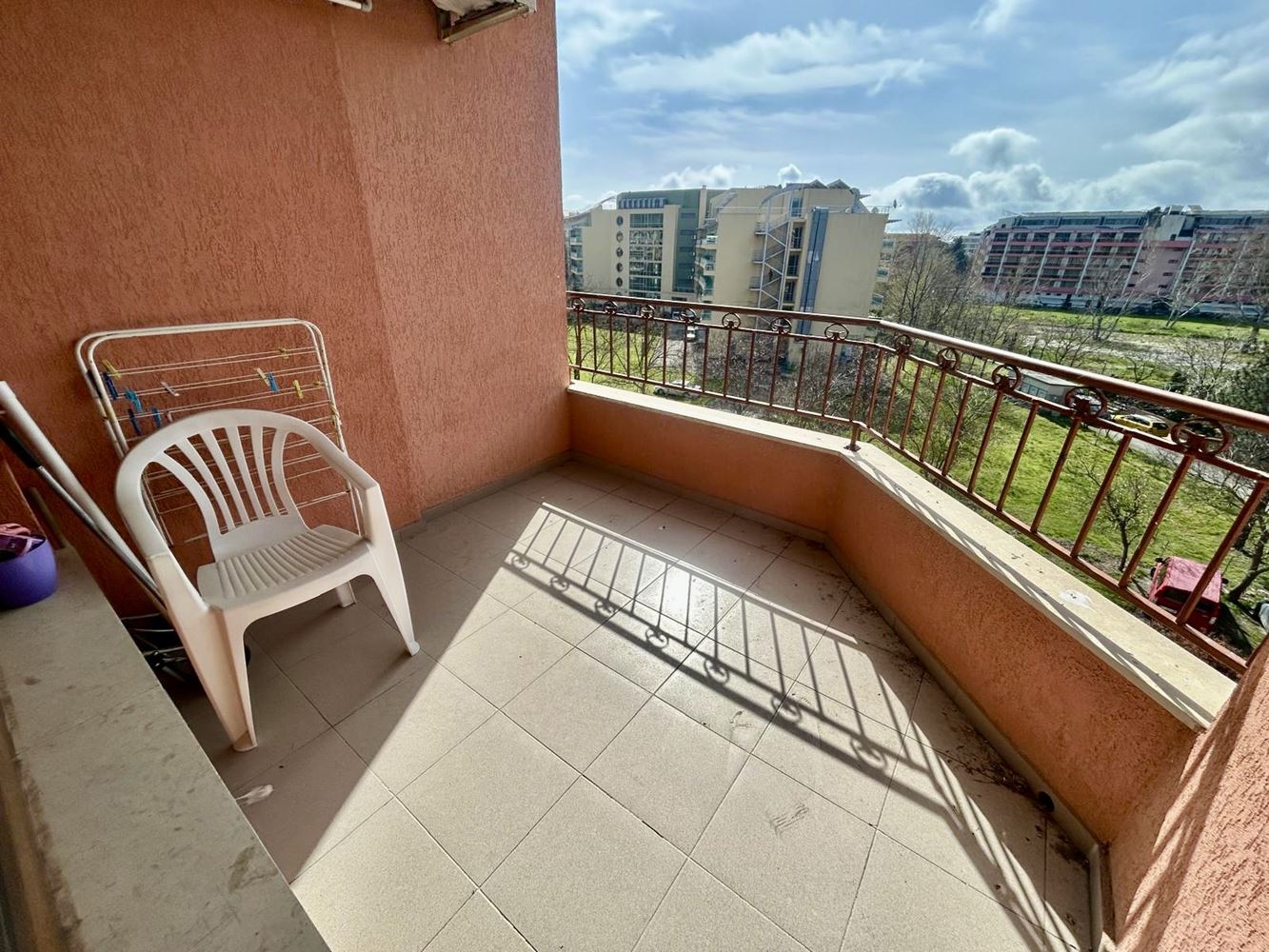 2-Zimmer-Wohnung im zentralen Teil von Sonnenstrand mit Poolblick