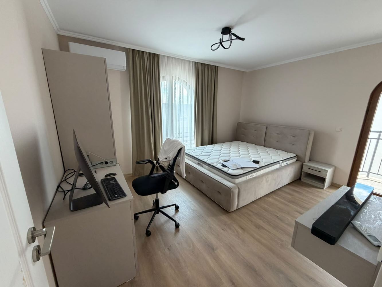 Luxuriöses Apartment mit zwei Schlafzimmern in einer neuen Wohnanlage nahe Sonnenstrand – Komfort, Sicherheit und hervorragende Investition