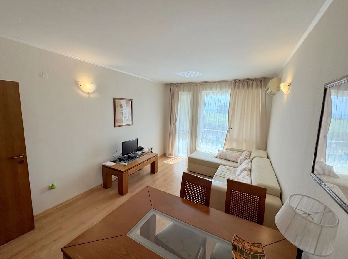 Zweizimmerwohnung mit Meerblick in einer geschlossenen Anlage in Ravda – 200 m vom Meer entfernt