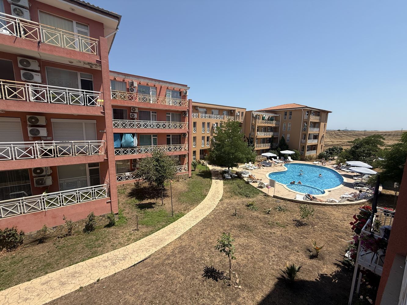 Möblierte Ein-Zimmer-Wohnung mit Poolblick in Sonnenstrand