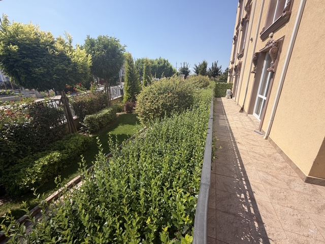 Gemütliche Zweizimmerwohnung mit riesiger Terrasse in Ravda – Ihr persönlicher Freiraum am Meer