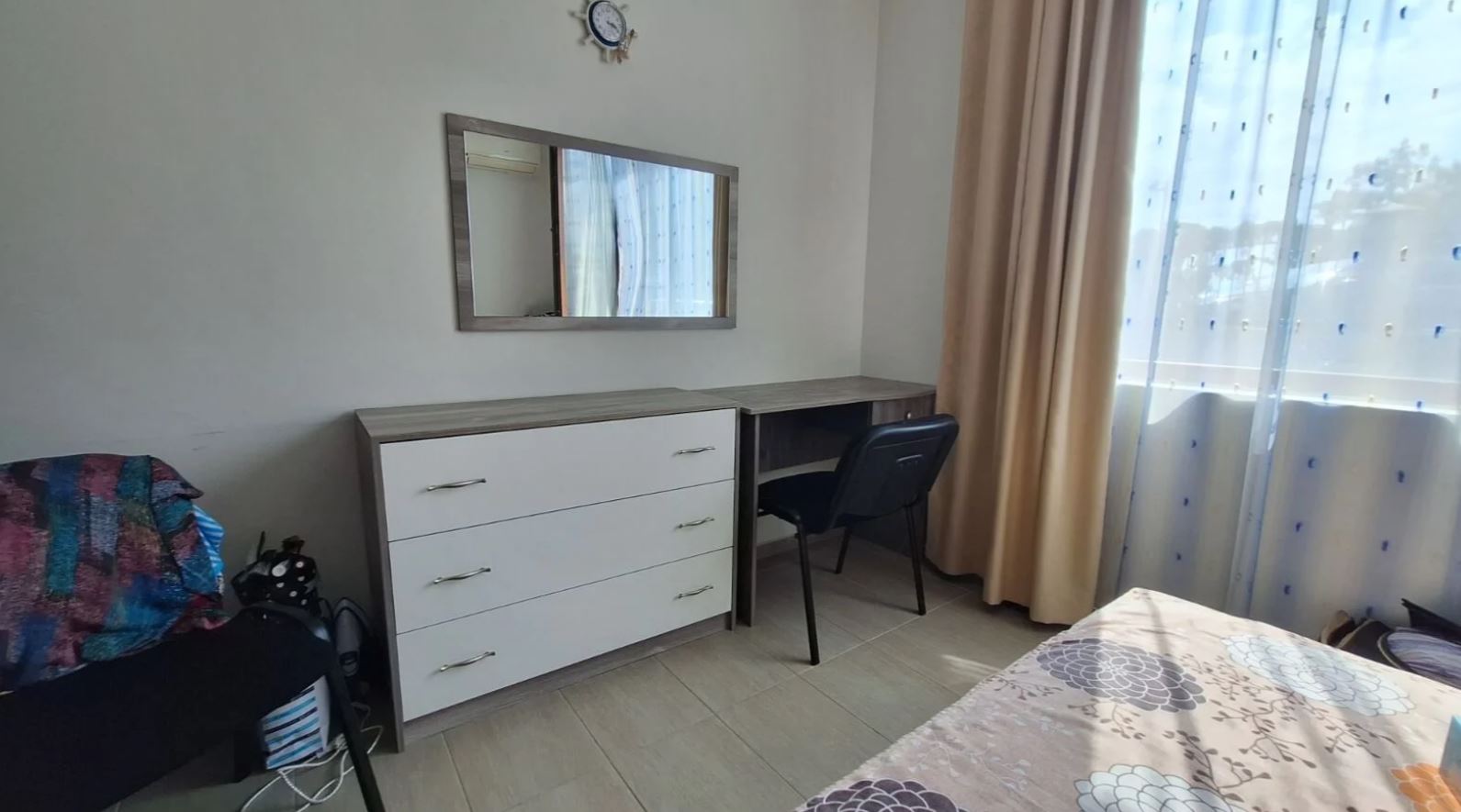 Wohnung mit einem Schlafzimmer in erster Meereslinie in Sveti Vlas – gemütliche Immobilie mit Blick auf Pool und Meer