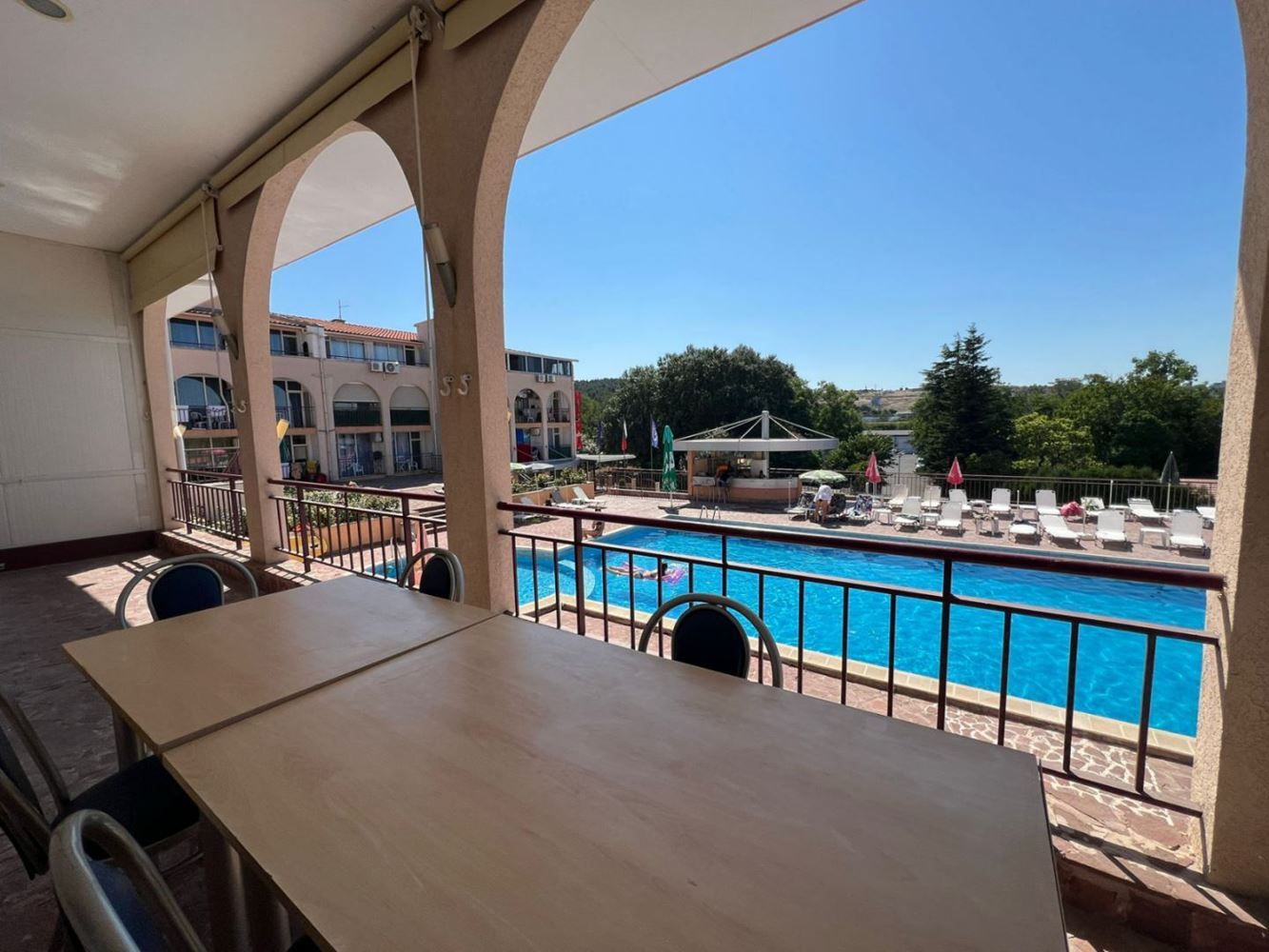 Großzügige Drei-Zimmer-Wohnung (Apartment mit zwei Schlafzimmern) mit großer Terrasse und Parkplatz in Sozopol – nahe Harmani-Strand