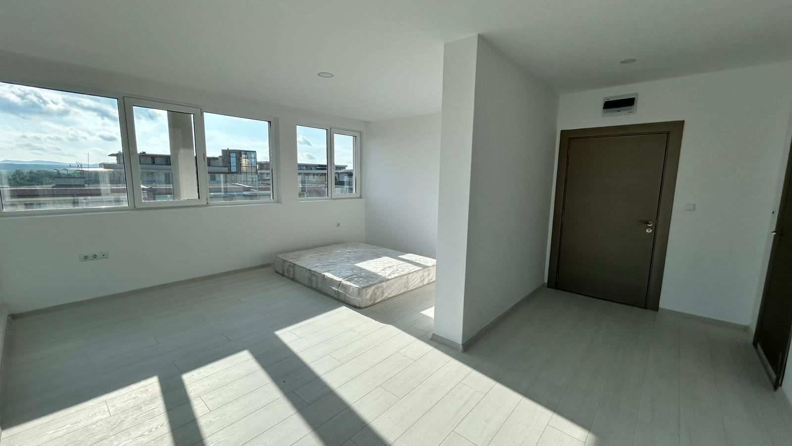 Sonnenstrand – neue Drei-Zimmer-Wohnung (Apartment mit zwei Schlafzimmern) mit großer Terrasse und Poolblick