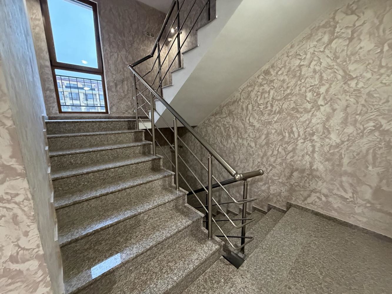 Ein-Zimmer-Wohnung in einer modernen Anlage nur wenige Schritte vom Meer in Ravda entfernt – eine perfekte Wahl für Investition oder gemütliches Zuhause