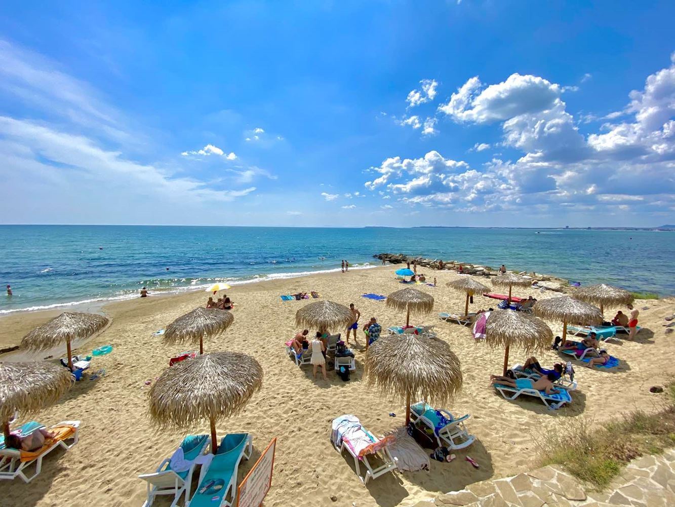 Drei-Zimmer-Wohnung in erster Meereslinie in Sveti Vlas – Komfort, Geräumigkeit und einzigartiger Meerblick