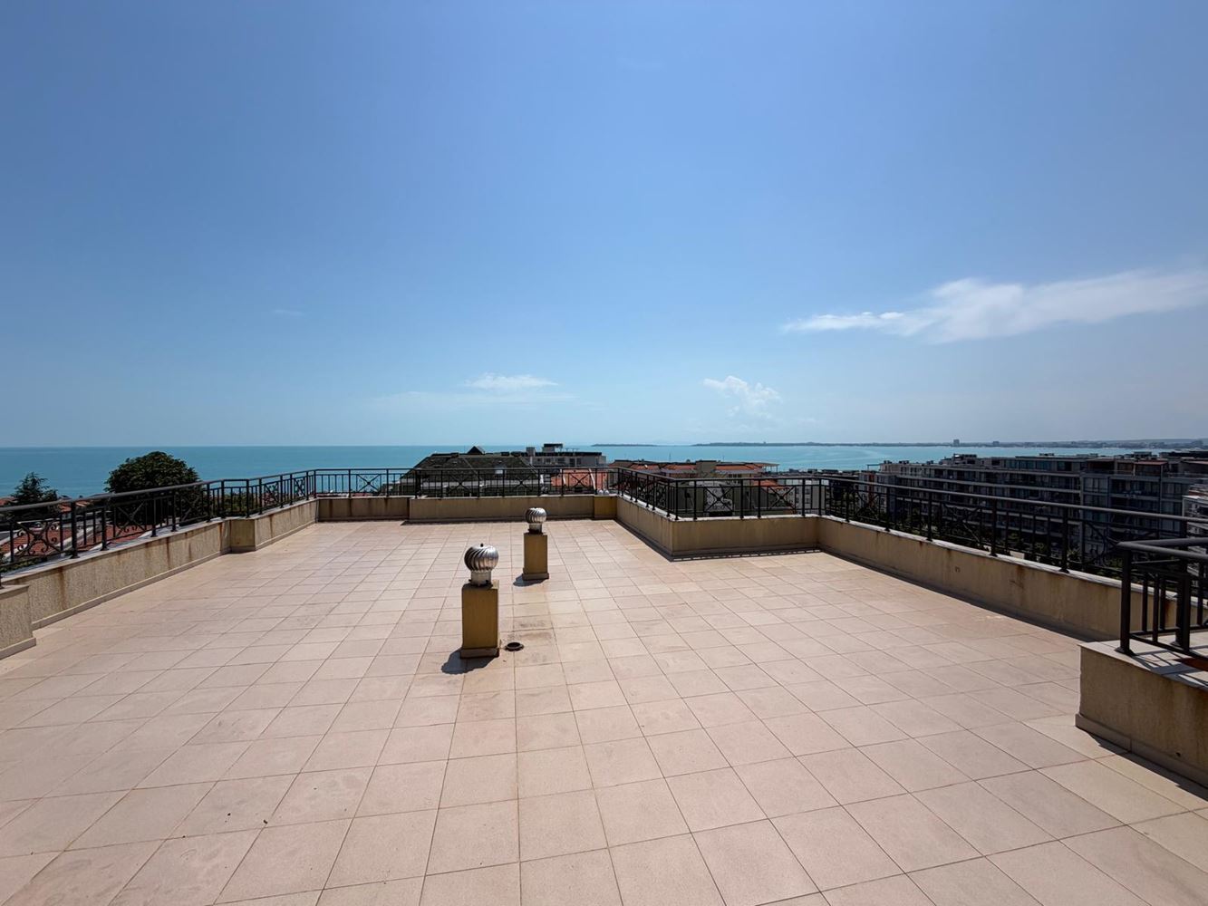 Geräumige Wohnung mit zwei Schlafzimmern und Panoramameerblick in Sveti Vlas