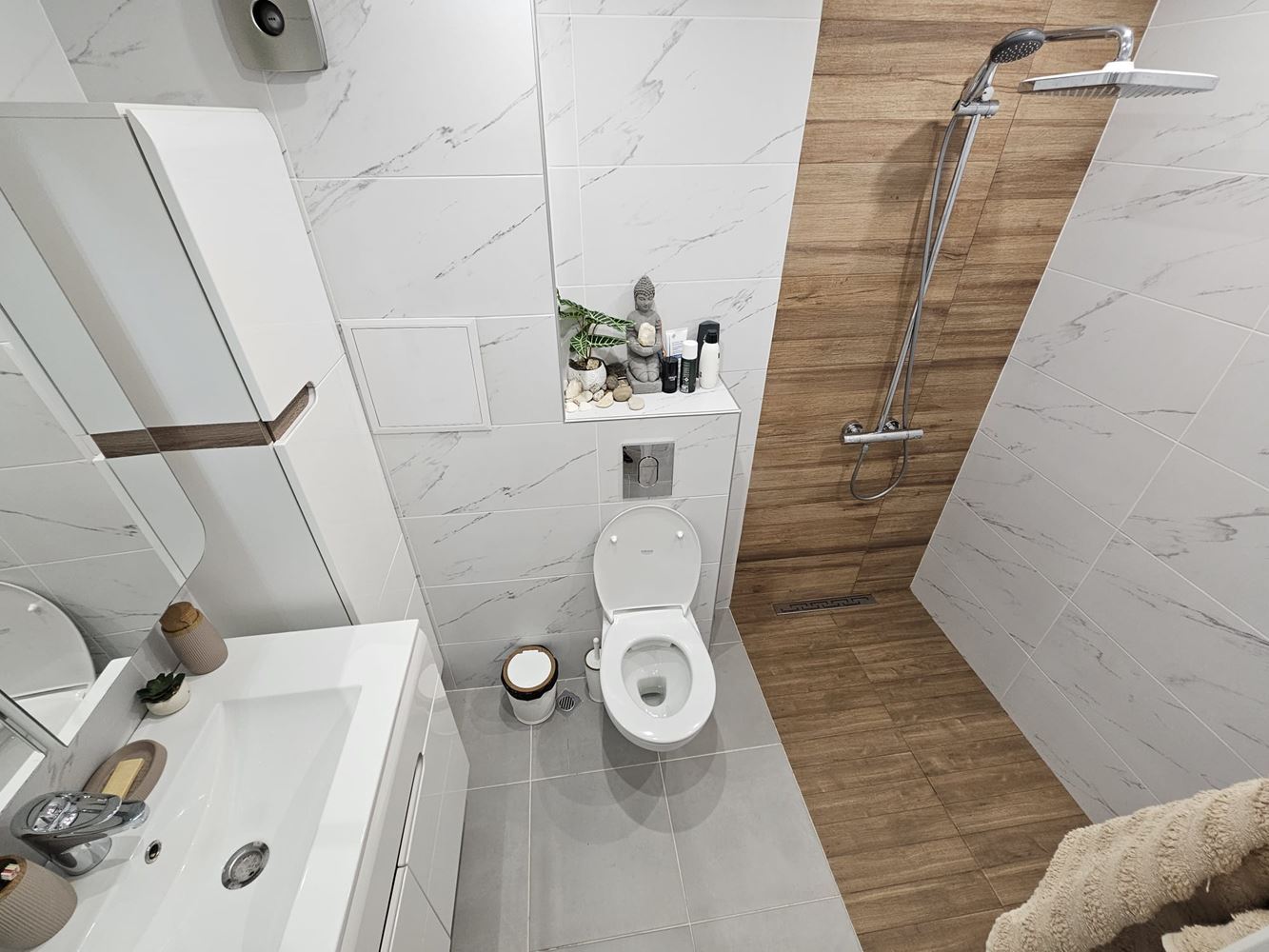 Geräumige und helle Zwei-Zimmer-Wohnung mit zwei großen Terrassen in Meden Rudnik – ideal für Familie oder Investition