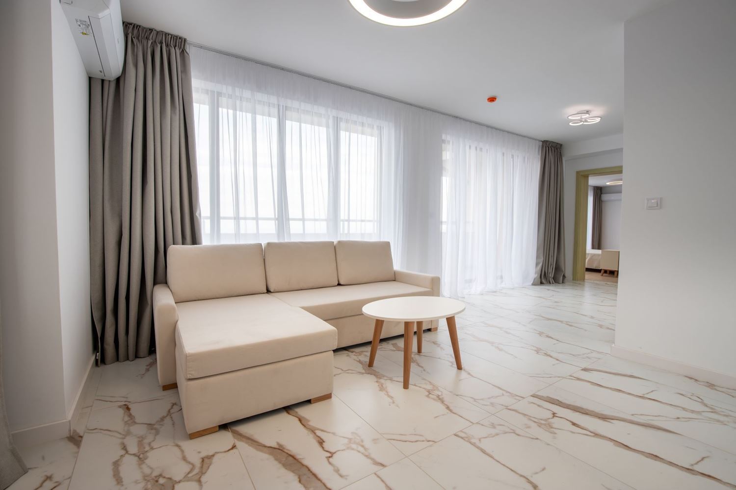 Panoramische 3-Zimmer-Wohnung mit zwei Schlafzimmern in einem einzigartigen modernen Meereskomplex