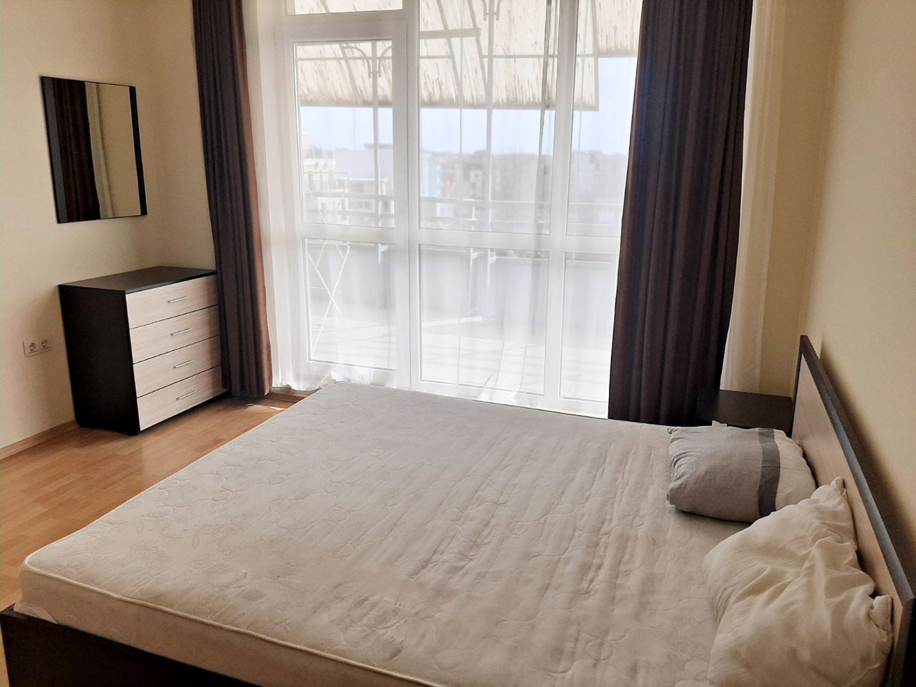 Geräumige 2-Zimmer-Wohnung mit Poolblick in Sonnenstrand