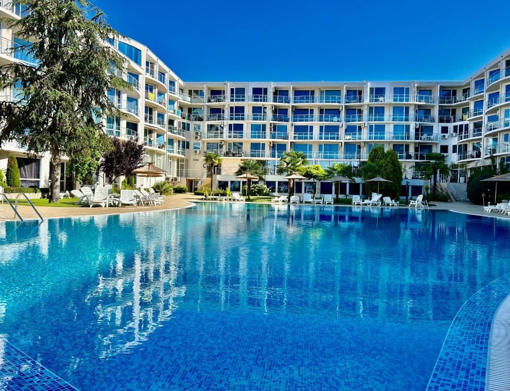 Möbliertes Studio in einer Anlage mit Swimmingpool und Spa in Sarafovo – 200 Meter vom Strand entfernt