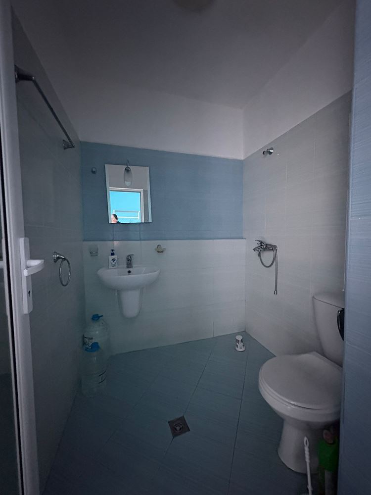 Geräumige Zwei-Zimmer-Wohnung an der ersten Meereslinie in Pomorie