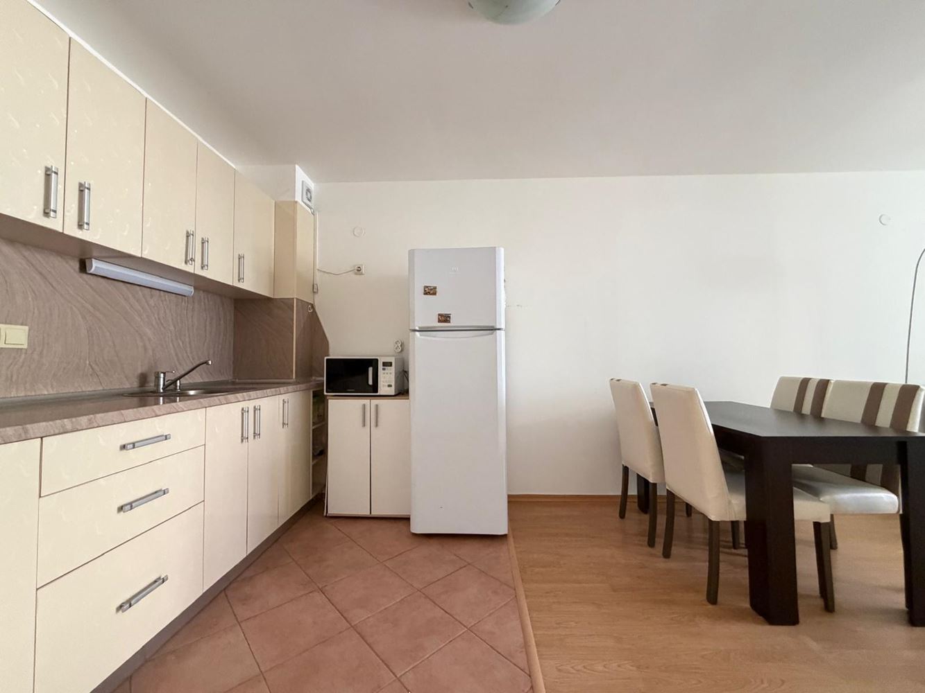 Geräumige Wohnung mit einem Schlafzimmer in Pomorie – mit großer Terrasse und ausgezeichnetem Investitionspotenzial