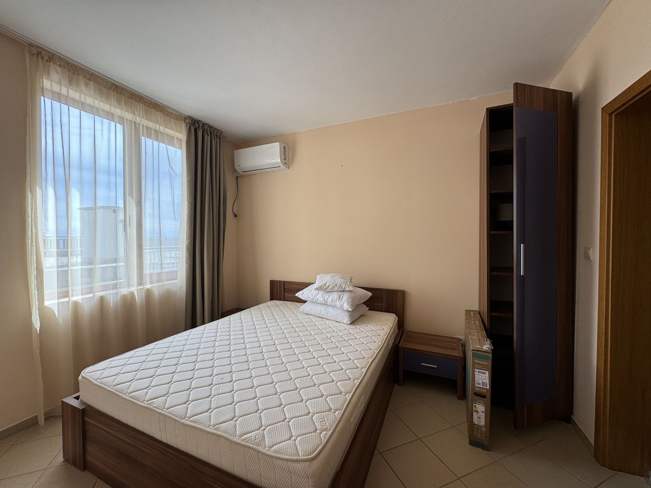 Geräumige 3-Zimmer-Wohnung in erster Meereslinie in Sveti Vlas – Meer- und Poolblick