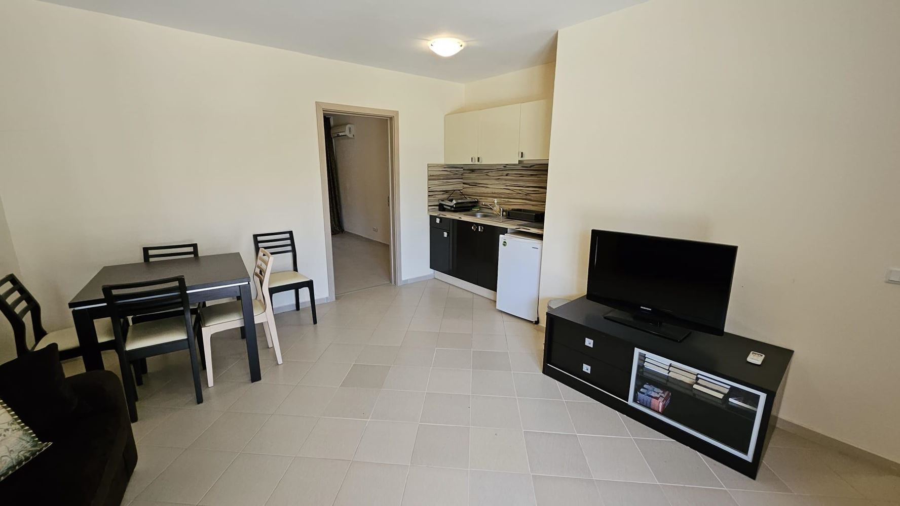 Geräumige Drei-Zimmer-Wohnung mit ausgezeichnetem Potenzial in Sonnenstrand – 110 m² Komfort und Funktionalität