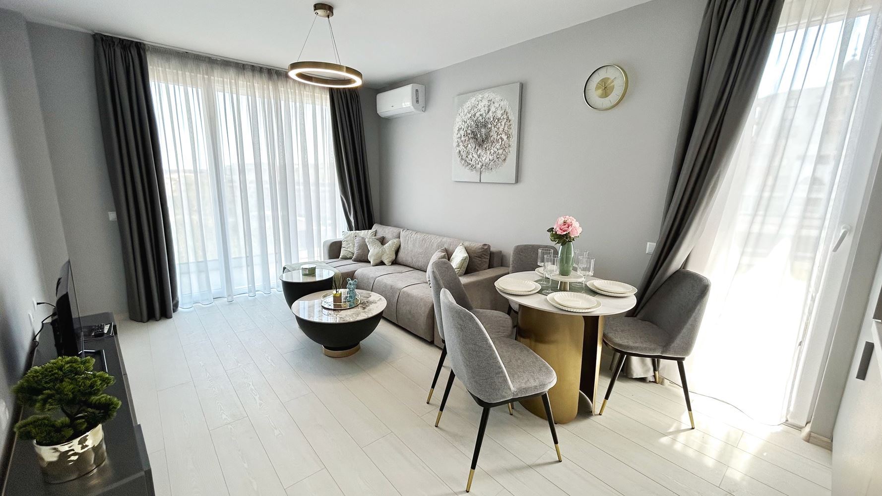 Elegante 3-Zimmer-Wohnung mit Panoramablick auf das Meer in erster Meereslinie in Sonnenstrand