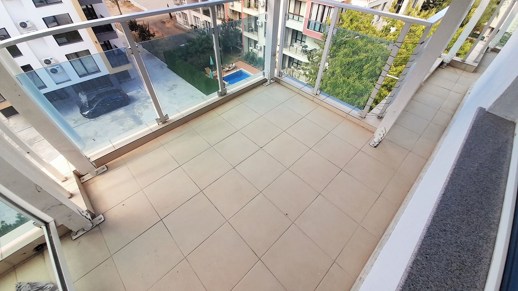 Gemütliche 2-Zimmer-Wohnung mit großzügigen Terrassen und niedriger Instandhaltungsgebühr in Sonnenstrand