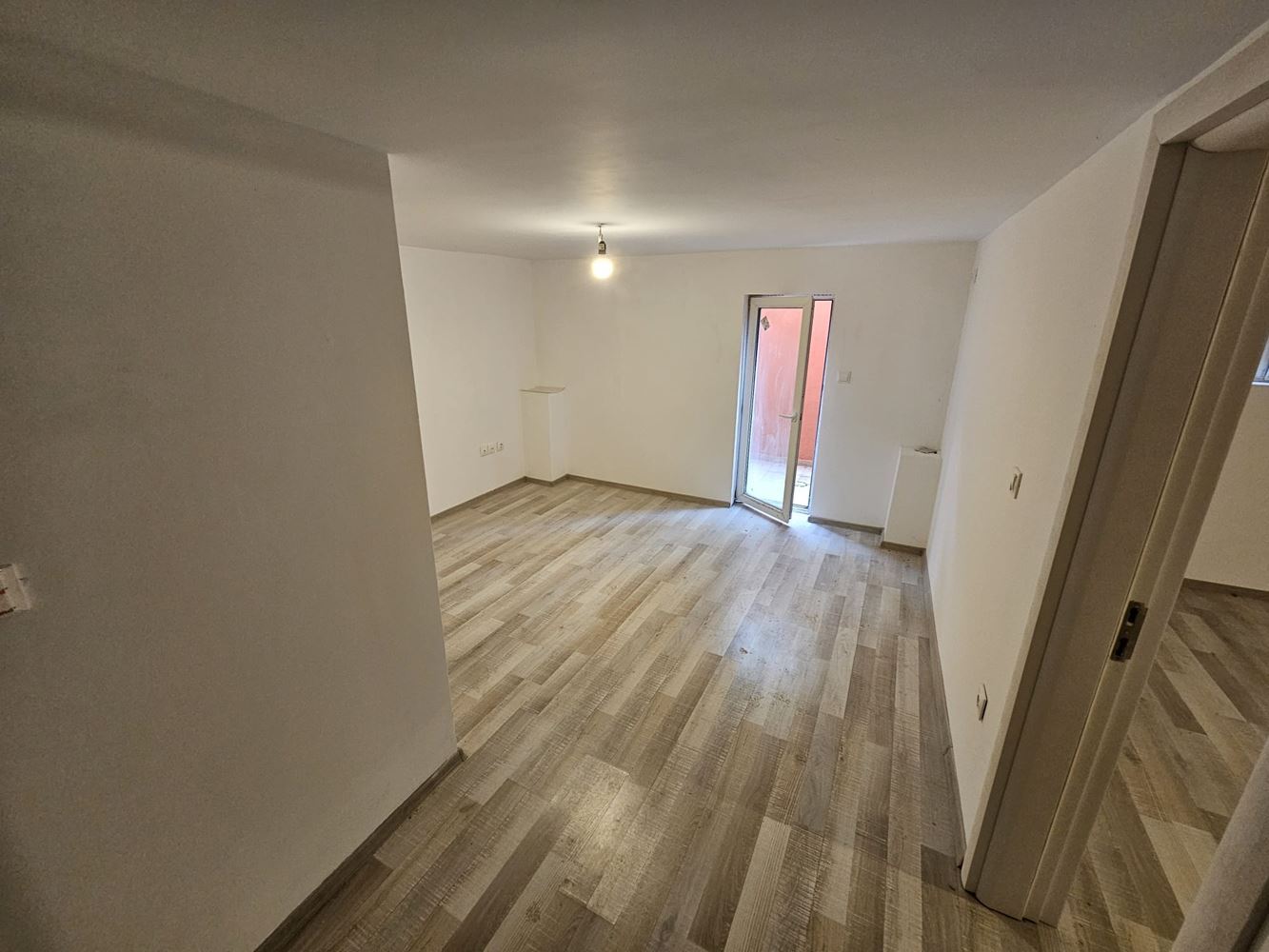 Ein-Zimmer-Wohnung in Sveti Vlas – heller Souterrain, bezugsfertig, keine Wartungsgebühr