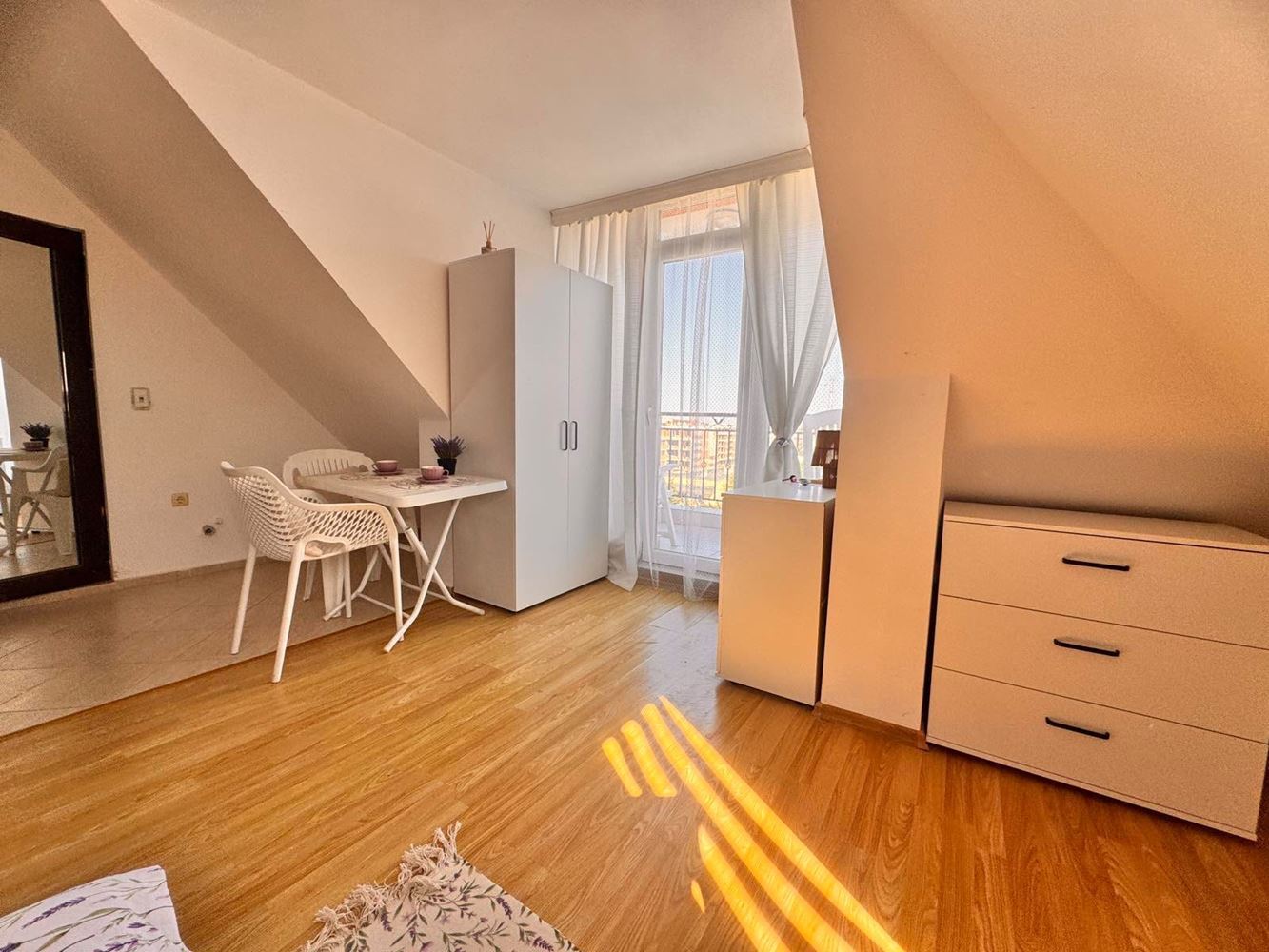 Stilvolles Studio mit Panoramaterrasse in Pomorie – niedrige Instandhaltungsgebühr, Südausrichtung und ausgezeichnete Lage nahe dem Meer