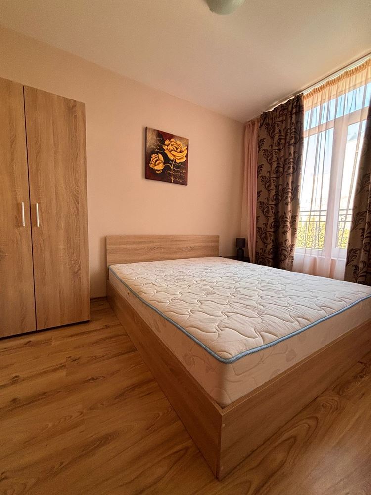 Geräumige Ein-Zimmer-Wohnung mit Poolblick in Sunny Beach – Option für ein zweites Schlafzimmer