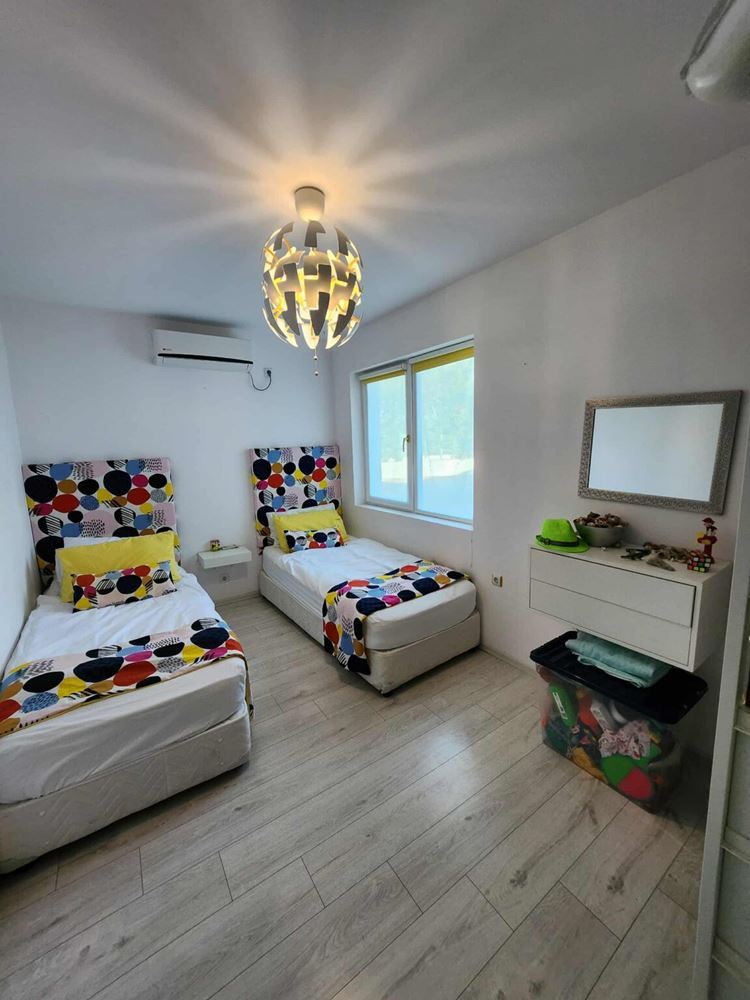 Drei-Zimmer-Wohnung mit Blick auf den Pool in Sveti Vlas – Komfort, Stil und hervorragende Lage