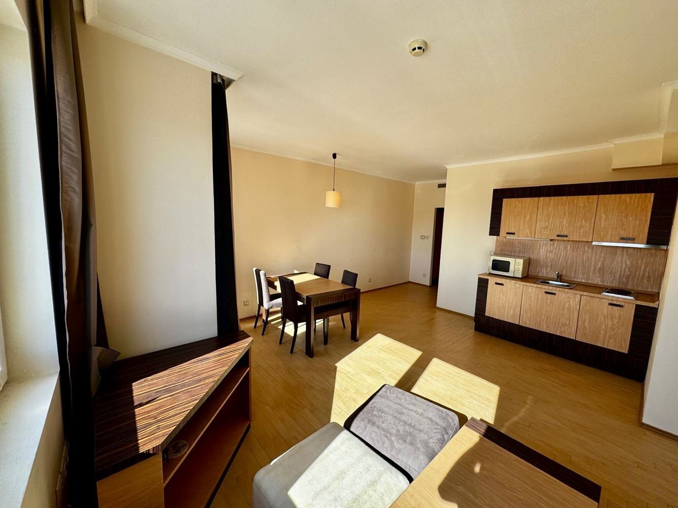 Geräumige 2-Zimmer-Wohnung mit großer Terrasse und Panoramablick auf das Meer
