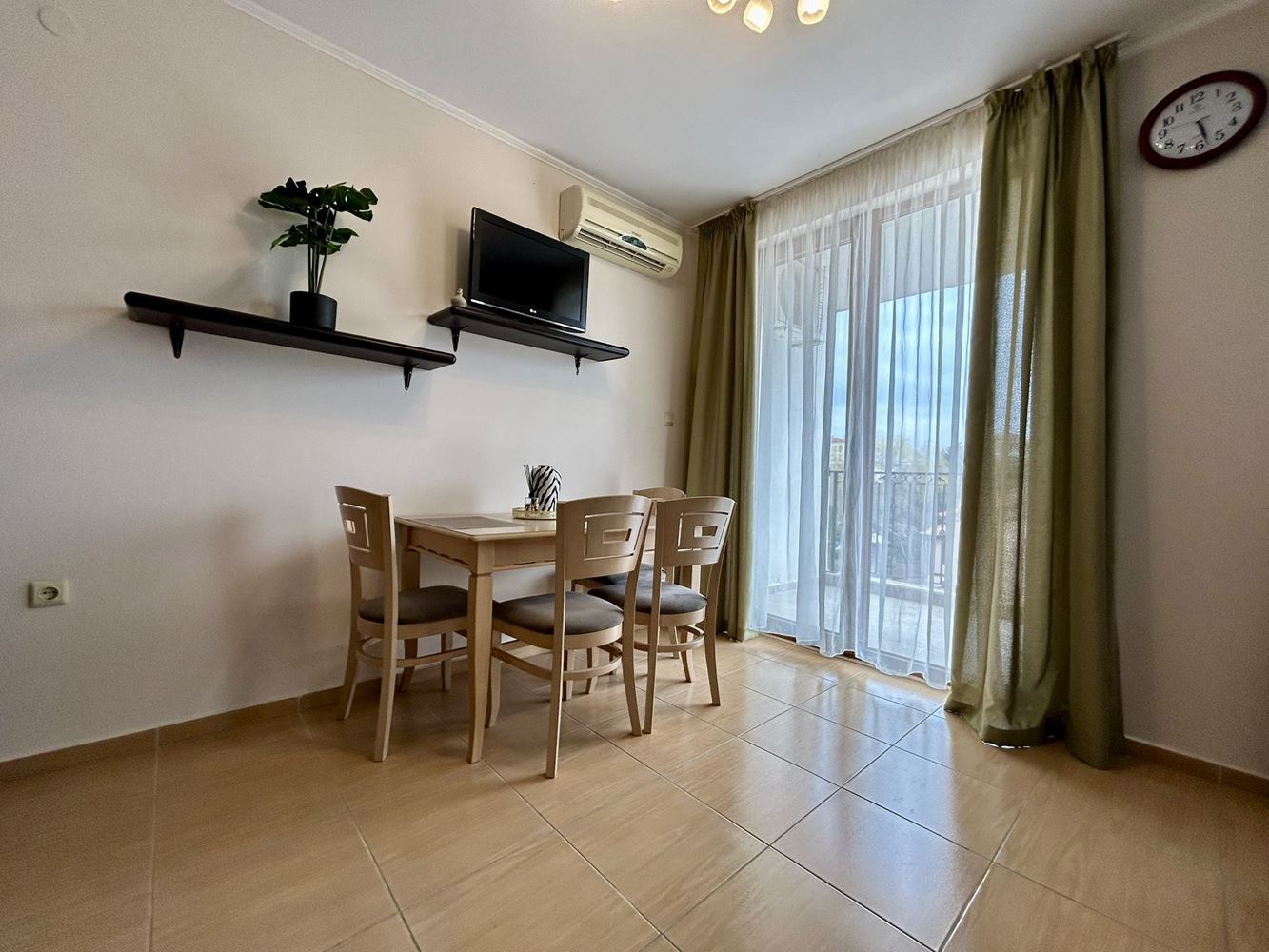 Geräumiges Studio mit Poolblick in Nessebar – eine ausgezeichnete Investition und gemütliches Zuhause am Meer