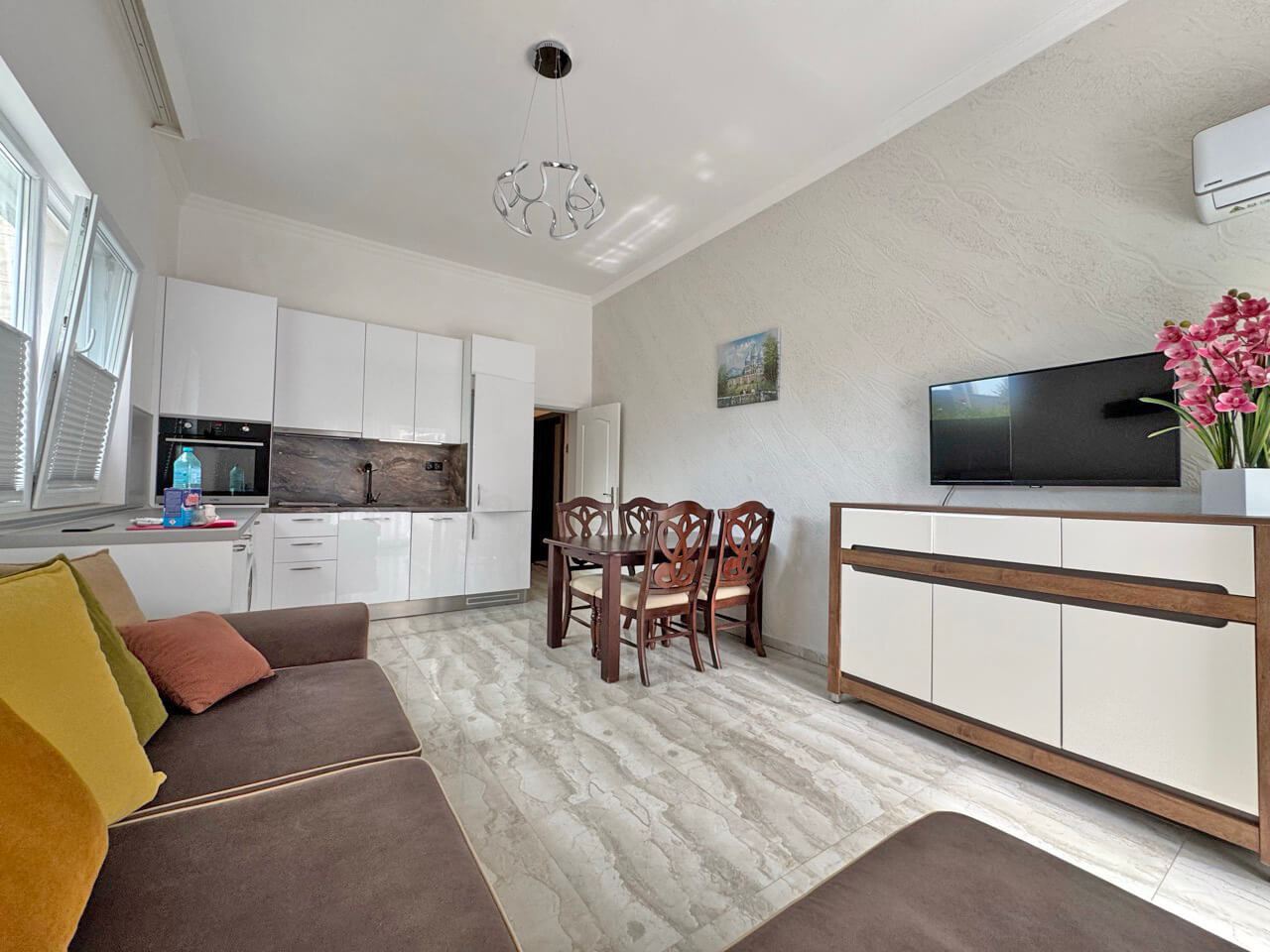Geräumige Wohnung mit einem Schlafzimmer, großer Terrasse und Poolblick in Sonnenstrand
