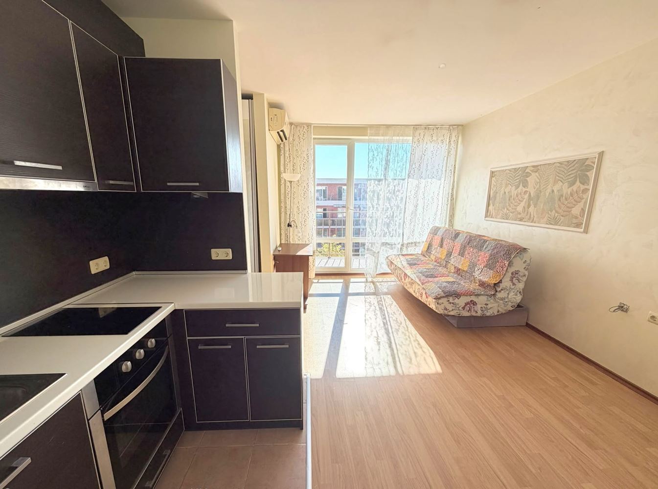 Helle und warme Zweizimmerwohnung mit einem Schlafzimmer in der Nähe des Aquaparks in Sonnenstrand – ausgezeichnete Investition zur Vermietung