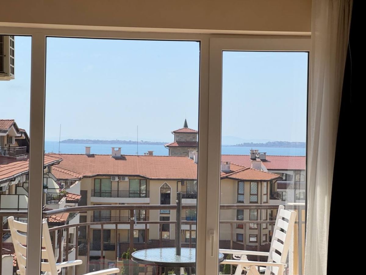 2-Zimmer-Wohnung in Sveti Vlas – Panoramablick und Komfort in einer geschlossenen Anlage