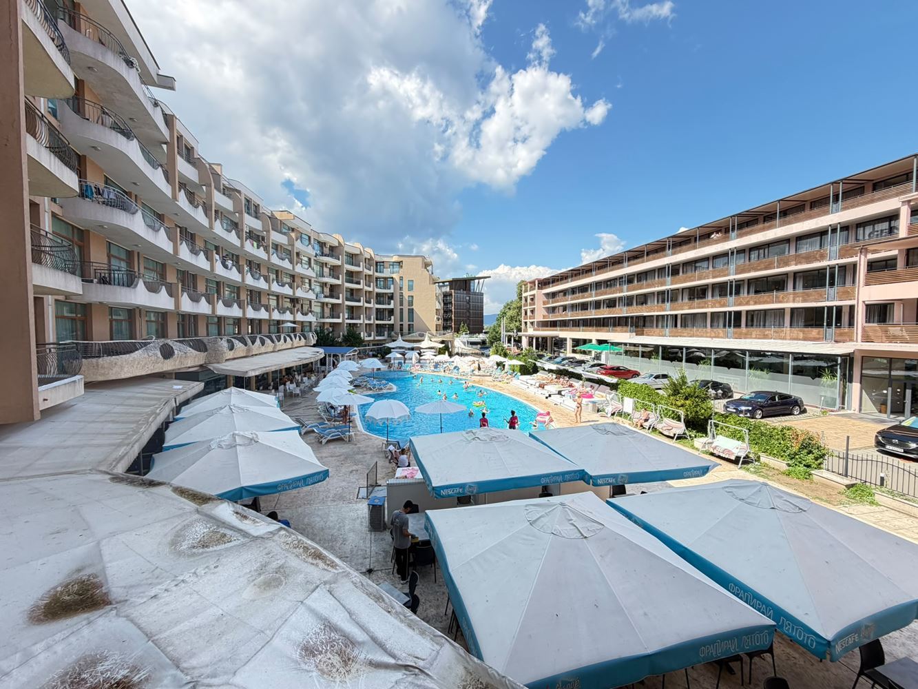 Geräumige Wohnung mit einem Schlafzimmer und großer Terrasse im südlichen Teil von Sonnenstrand – ausgezeichnete Investition am Meer