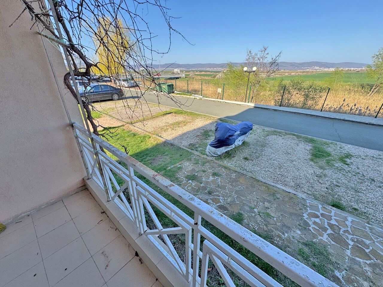 Drei-Zimmer-Wohnung in einem Komplex mit gut organisierter Umgebung und gemütlicher Atmosphäre