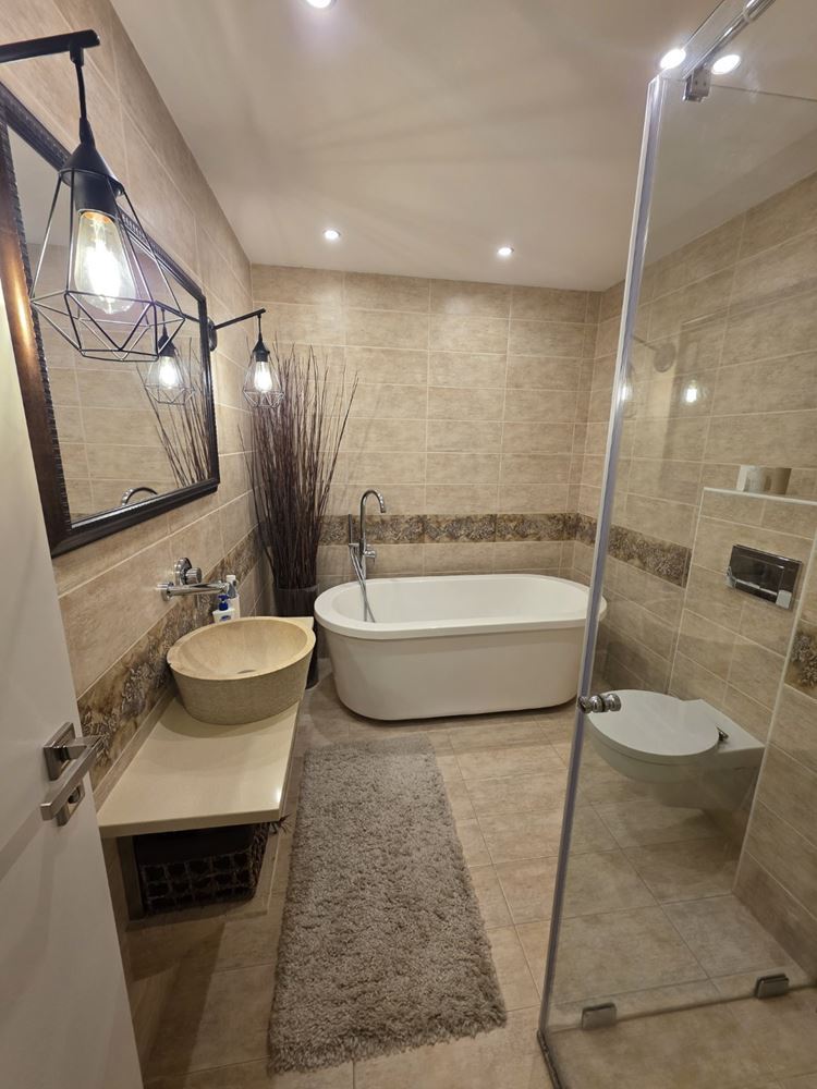 Nessebar: luxuriöse Wohnung mit zwei Schlafzimmern und Panoramablick auf das Meer – 183 m² Großzügigkeit, Komfort und Stil