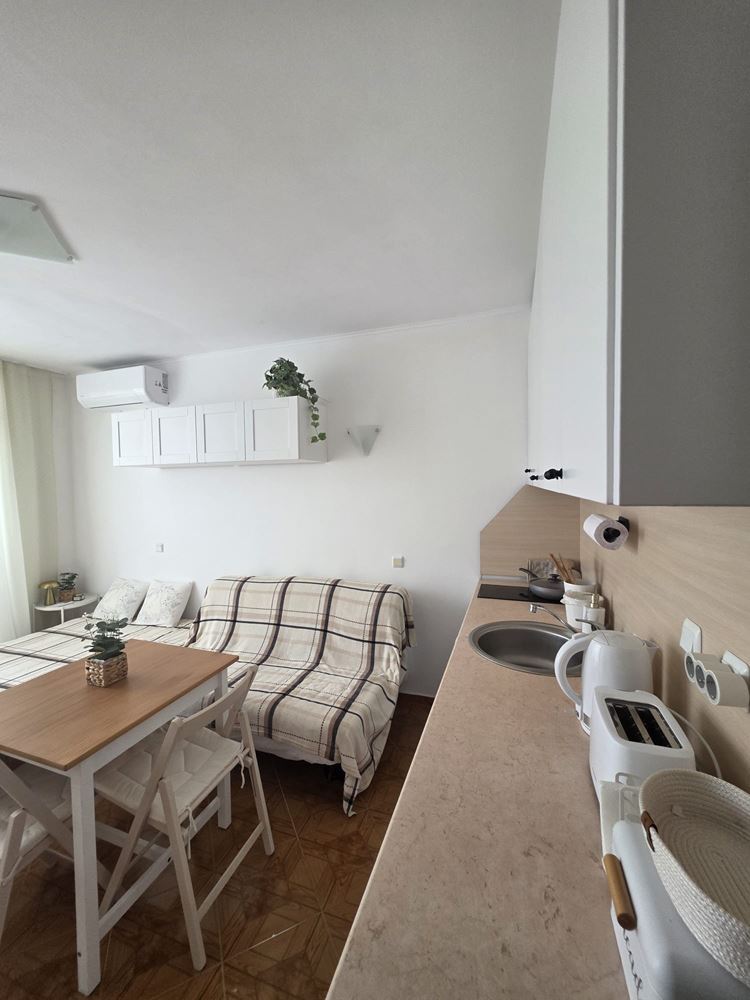 Möbliertes Studio-Apartment in Sonnenstrand mit Pool, Parkplatz und ganzjähriger Sicherheit