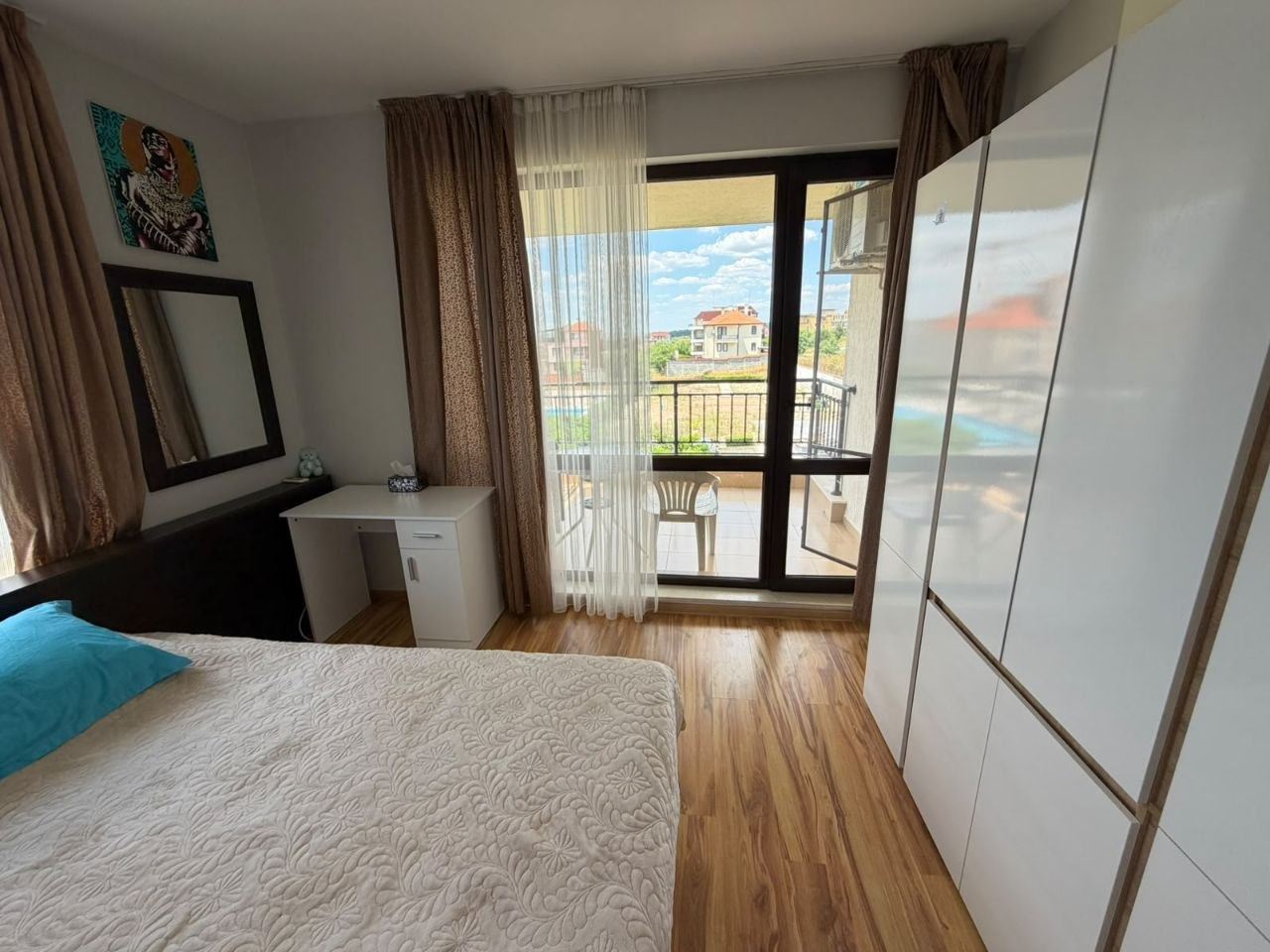 Stilvolle Wohnung mit einem Schlafzimmer und Meerblick in einer prestigeträchtigen Wohnanlage in Sveti Vlas – ideal für Urlaub und Investition