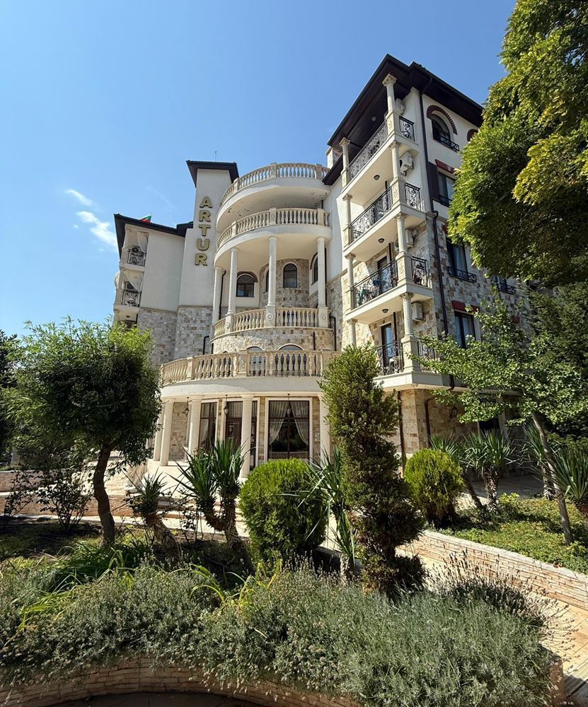 Luxuriöses Maisonette-Apartment mit großzügiger Veranda und Poolblick in Sveti Vlas