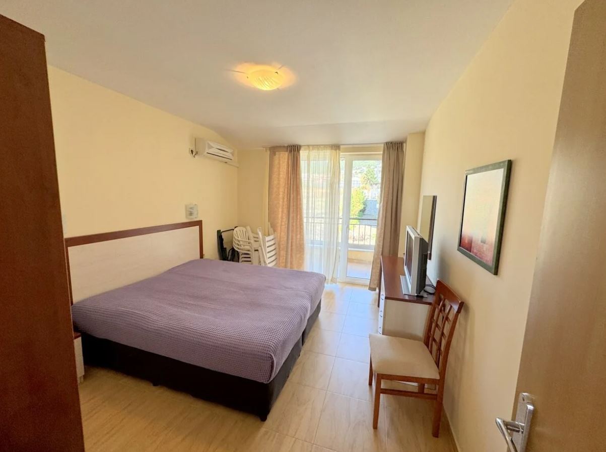 2-Zimmer-Wohnung in Sveti Vlas – Panoramablick und Komfort in einer geschlossenen Anlage