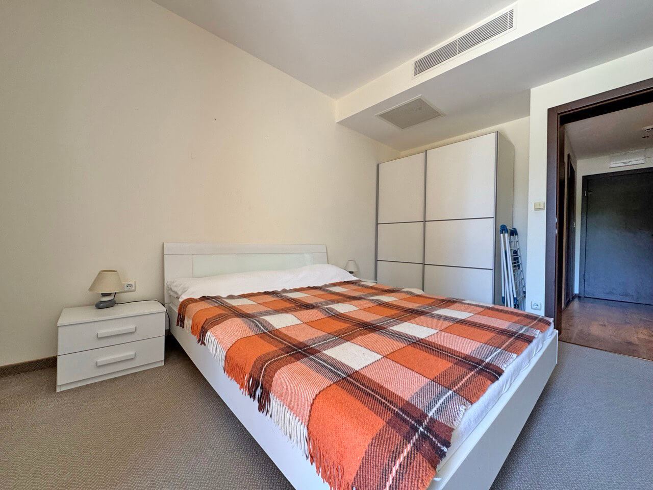Geräumige 2-Zimmer-Wohnung 200 m vom Meer entfernt in Sonnenstrand – Luxus, Komfort und hervorragende Lage