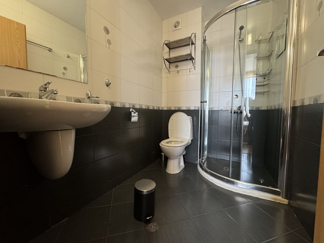Geräumige 3-Zimmer-Wohnung in erster Meereslinie in Sveti Vlas – Meer- und Poolblick