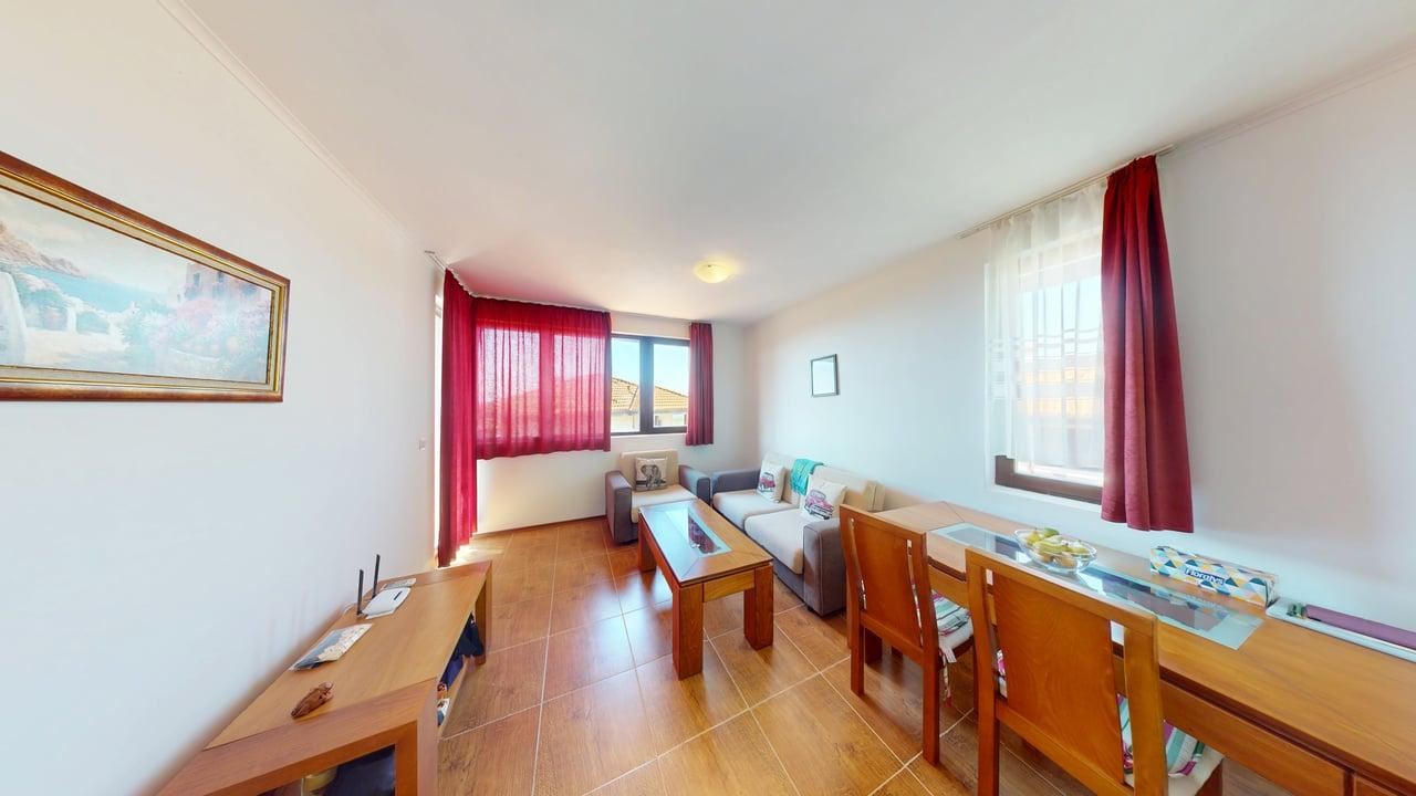 Geräumige Zwei-Zimmer-Wohnung mit Meerblick in der Region Sonnenstrand