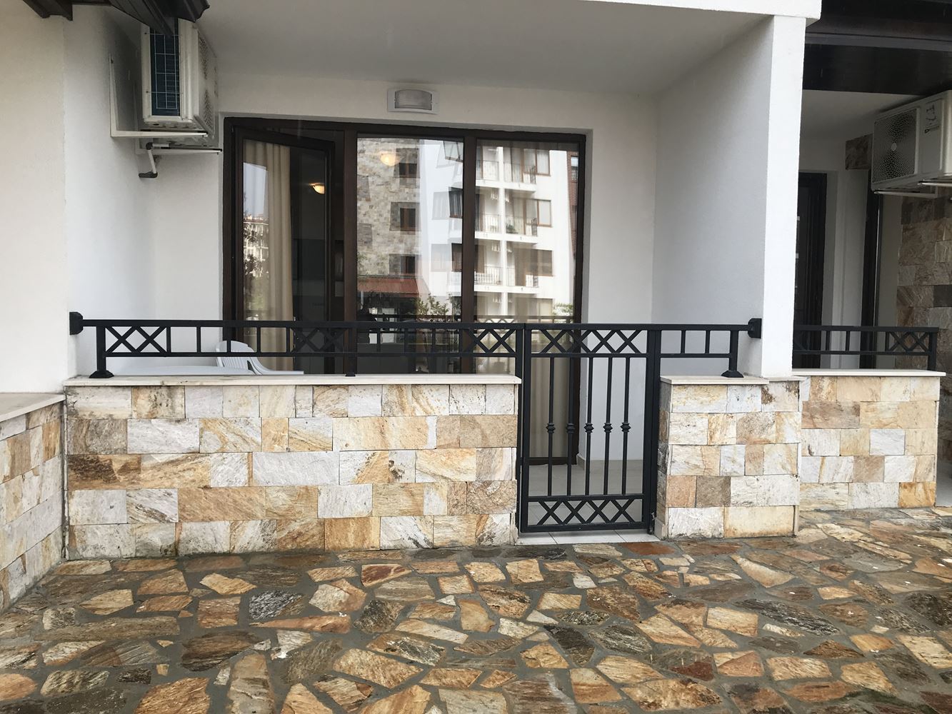 Komfortable 2-Zimmer-Wohnung mit direktem Zugang zum Pool in Nessebar – ein außergewöhnlich praktisches Angebot