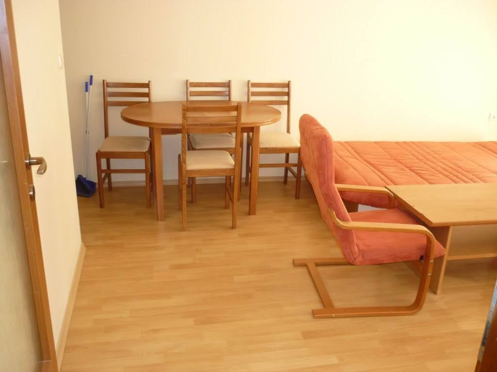 Möblierte Zwei-Zimmer-Wohnung direkt am Strand mit Meerblick in Elenite