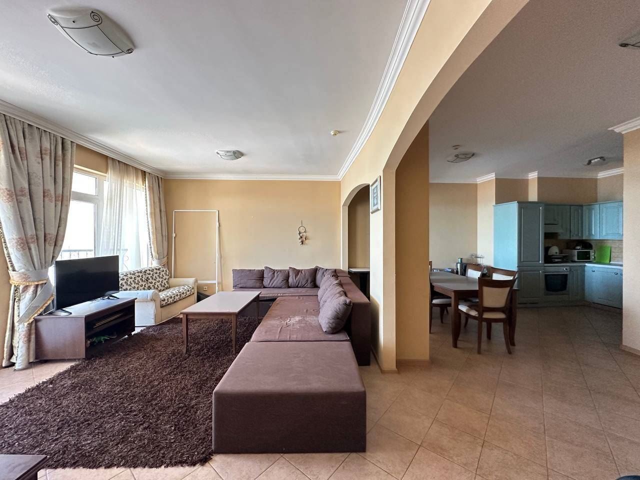 Geräumige Wohnung mit Meerblick in erster Meereslinie in Pomorie – Ferienimmobilie mit dem Gefühl eines luxuriösen Resorts