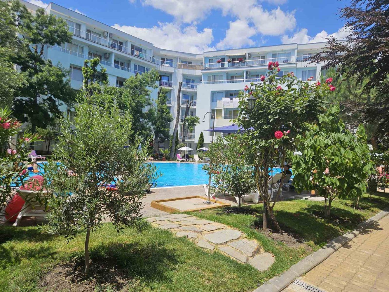 Nur 100 Meter vom Meer entfernt! Geräumige Zweizimmerwohnung mit Blick auf den Pool in einer der beliebtesten Wohnanlagen in Sonnenstrand