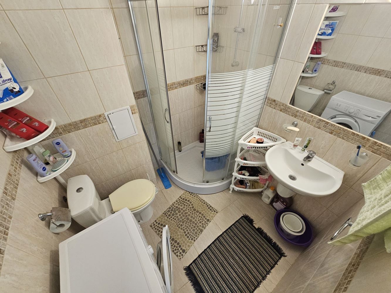 Zweizimmerwohnung inmitten von viel Grün in einer Anlage mit Swimmingpool und Kinderspielplatz
