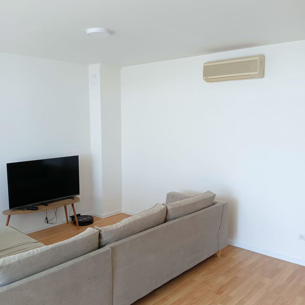 Geräumige Zwei-Zimmer-Wohnung mit Meerpanorama in Ravda – nur wenige Meter vom Strand entfernt, voll möbliert und mit ausgezeichnetem Investitionspotenzial