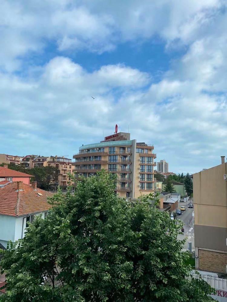 Geräumiges und stilvoll eingerichtetes Studio im Herzen von Neu-Nessebar – ohne Instandhaltungsgebühr und in der Nähe des Südstrandes