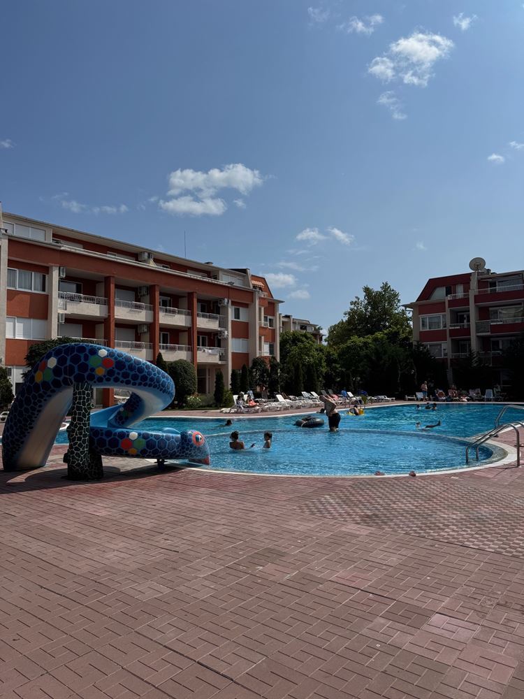 Geräumiges Studio mit Poolblick in Sonnenstrand – Haushaltsstrom und ausgezeichnete Infrastruktur